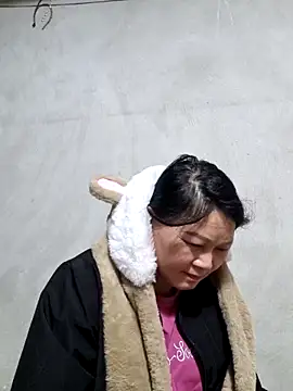 yoowwmr online show from November 27, 2025, 3:47 pm