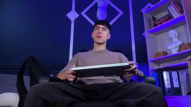 etham wolf  online show from September 10, 2025, 3:45 pm