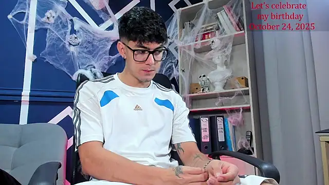 etham wolf  online show from October 18, 2025, 1:45 pm