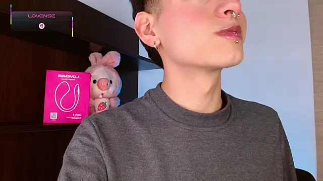 Ezra Storm online show from December 3, 2025, 4:42 am