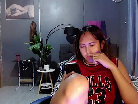 Snapshot of urtranspinay chatting on November 28, 2025, 8:55 pm urtranspinay online show from November 28, 2025, 8:55 pm