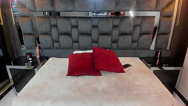 AndieJones  online show from September 11, 2025, 1:11 pm