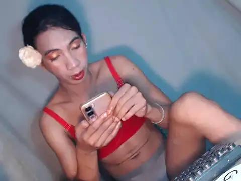 Snapshot of xyourdreamtrans chatting on February 25, 2026, 2:10 am xyourdreamtrans online show from February 25, 2026, 2:10 am