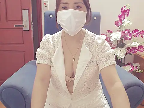 Snapshot of ruby_8x chatting on October 27, 2025, 9:35 am ruby 8x online show from October 27, 2025, 9:35 am