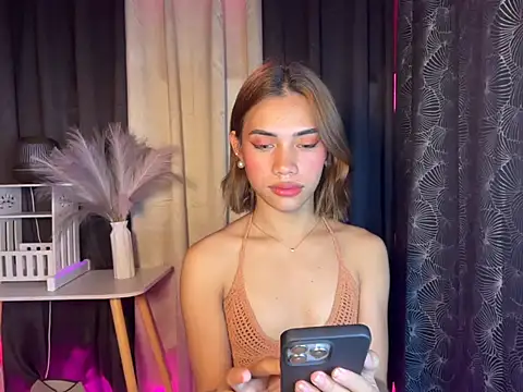 Snapshot of Lovelynikki03 chatting on October 12, 2025, 5:34 pm Lovelynikki03 online show from October 12, 2025, 5:34 pm