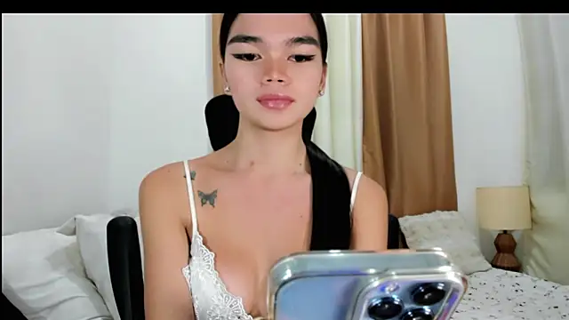 Snapshot of kendall_petite18 chatting on May 31, 2026, 8:21 pm kendall petite18 online show from May 31, 2026, 8:21 pm