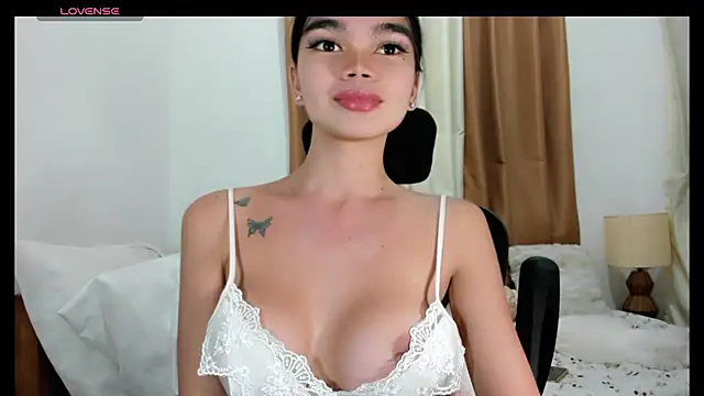 Snapshot of kendall_petite18 chatting on June 2, 2026, 10:50 am kendall petite18 online show from June 2, 2026, 10:50 am