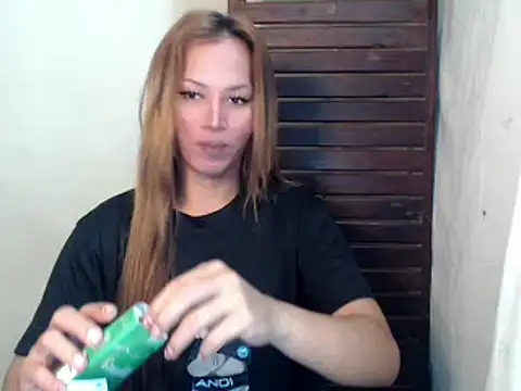 isabellabigcock06 online show from September 29, 2025, 1:27 pm