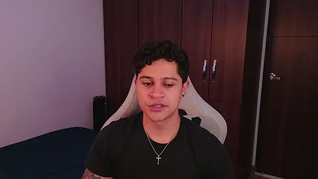 domsantiago  online show from September 22, 2025, 4:03 am