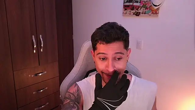 domsantiago  online show from December 1, 2025, 2:38 am