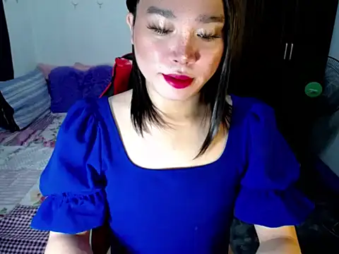 Urassiansweetcummer online show from September 22, 2025, 2:13 am