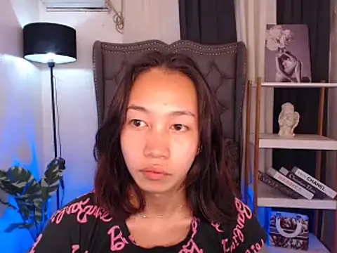 Snapshot of Sweet_kittyxx chatting on October 4, 2025, 6:44 am Sweet kittyxx online show from October 4, 2025, 6:44 am