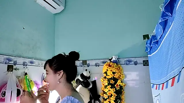 emgaixinhngoan online show from September 10, 2025, 3:34 pm