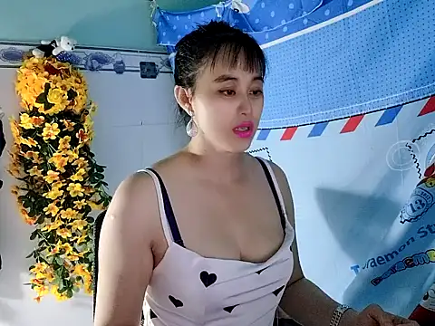 emgaixinhngoan online show from September 12, 2025, 4:07 pm