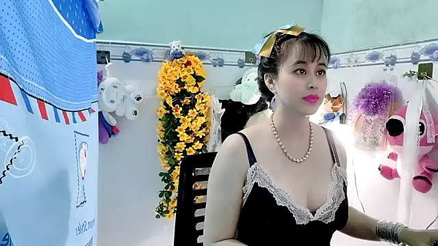 emgaixinhngoan online show from October 10, 2025, 3:33 pm