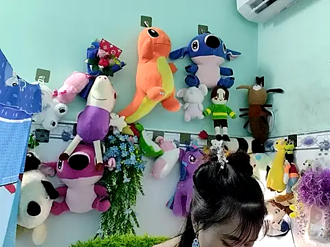 emgaixinhngoan online show from October 27, 2025, 4:44 pm