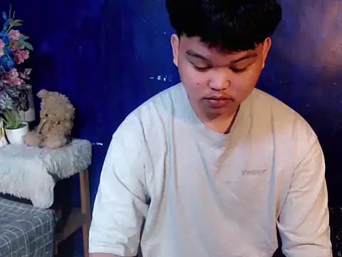 Reynelcock online show from April 13, 2026, 5:40 pm