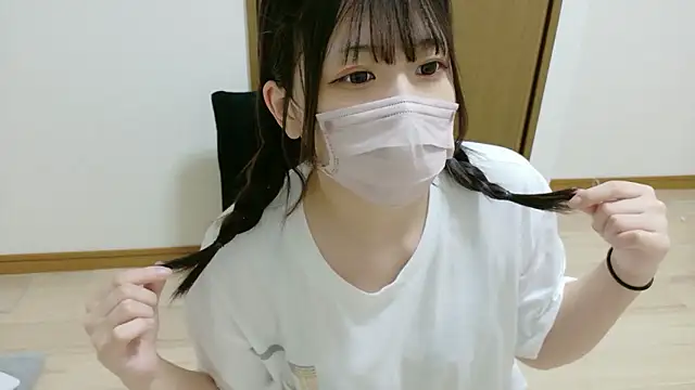 Snapshot of karen-chan chatting on October 4, 2025, 12:47 pm karen-chan online show from October 4, 2025, 12:47 pm