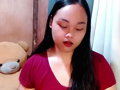  Lylia online show from February 6, 2026, 9:51 pm