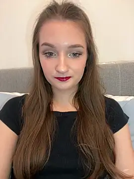 Snapshot of AdelinaEmber chatting on October 20, 2025, 9:43 am AdelinaEmber online show from October 20, 2025, 9:43 am