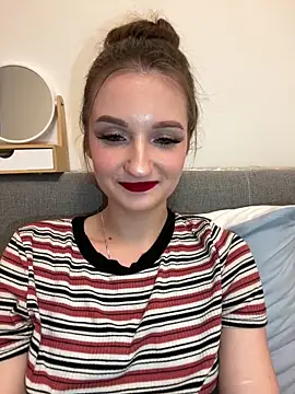 Snapshot of AdelinaEmber chatting on October 22, 2025, 2:28 pm AdelinaEmber online show from October 22, 2025, 2:28 pm