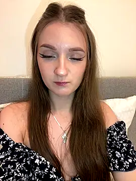 Snapshot of AdelinaEmber chatting on November 16, 2025, 9:04 am AdelinaEmber online show from November 16, 2025, 9:04 am