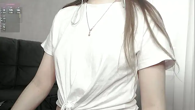 cute elfy  online show from October 23, 2025, 11:31 am