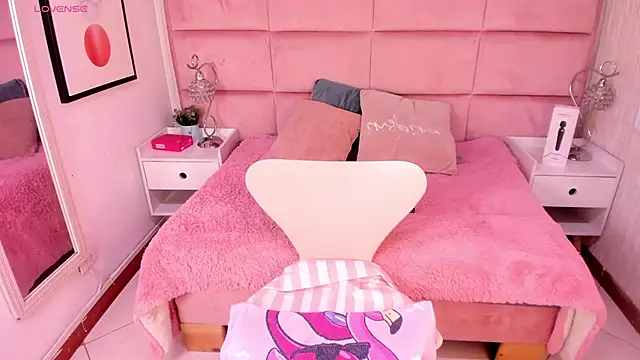 Snapshot of Janah_Myers chatting on March 20, 2026, 12:54 pm Janah Myers online show from March 20, 2026, 12:54 pm