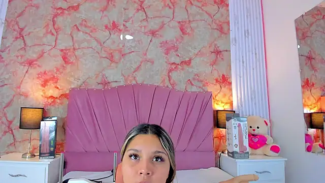 Wonderkloe  online show from March 13, 2026, 8:04 pm