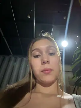 Snapshot of Nikii__ chatting on April 25, 2026, 12:13 am Nikii online show from April 25, 2026, 12:13 am