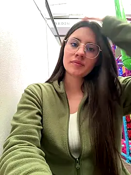 Snapshot of Isabella21_ chatting on September 15, 2025, 9:15 pm Isabella21 online show from September 15, 2025, 9:15 pm