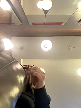 Snapshot of Isabella21_ chatting on September 23, 2025, 10:02 pm Isabella21 online show from September 23, 2025, 10:02 pm