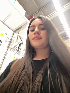 Snapshot of Isabella21_ chatting on October 3, 2025, 11:13 pm Isabella21 online show from October 3, 2025, 11:13 pm