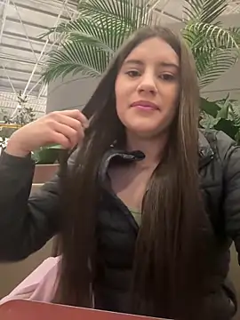 Snapshot of Isabella21_ chatting on October 22, 2025, 12:11 am Isabella21 online show from October 22, 2025, 12:11 am