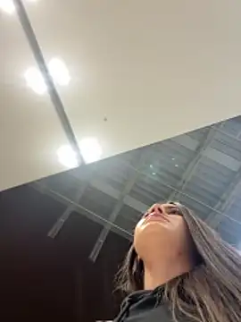 Snapshot of Isabella21_ chatting on October 23, 2025, 12:21 am Isabella21 online show from October 23, 2025, 12:21 am