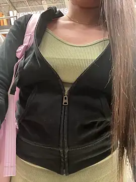 Snapshot of Isabella21_ chatting on November 2, 2025, 10:56 pm Isabella21 online show from November 2, 2025, 10:56 pm