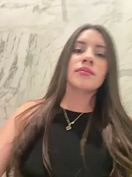 Snapshot of Isabella21_ chatting on November 25, 2025, 10:54 pm Isabella21 online show from November 25, 2025, 10:54 pm