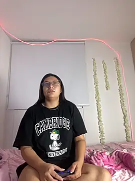 Snapshot of Velma_star chatting on April 2, 2026, 7:06 am Velma star online show from April 2, 2026, 7:06 am