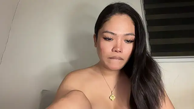 evabuntog online show from October 3, 2025, 6:05 pm