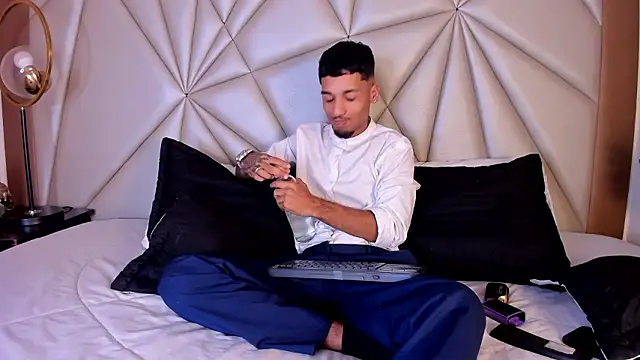 Thiagoferreti online show from February 19, 2026, 3:35 am