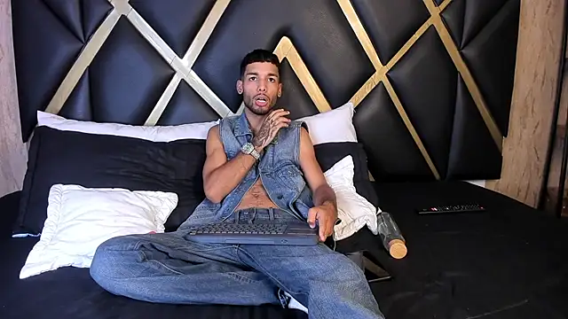 Thiagoferreti online show from March 3, 2026, 3:34 am