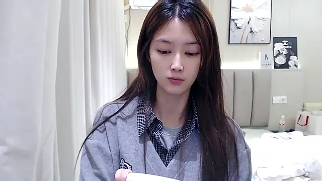 Mimi-cnbaby online show from October 28, 2025, 1:36 pm