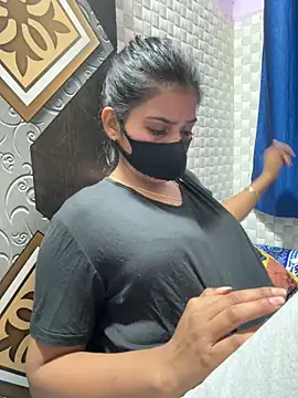 Snapshot of Hot_Jaanvi_ chatting on April 5, 2026, 5:04 am Hot Jaanvi online show from April 5, 2026, 5:04 am