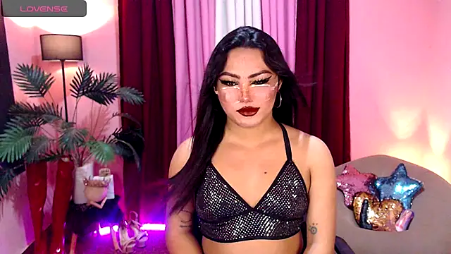 Snapshot of Unique_Maya chatting on October 17, 2025, 7:44 am Unique Maya online show from October 17, 2025, 7:44 am