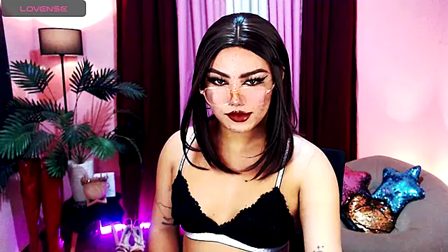 Snapshot of Unique_Maya chatting on October 24, 2025, 8:00 am Unique Maya online show from October 24, 2025, 8:00 am