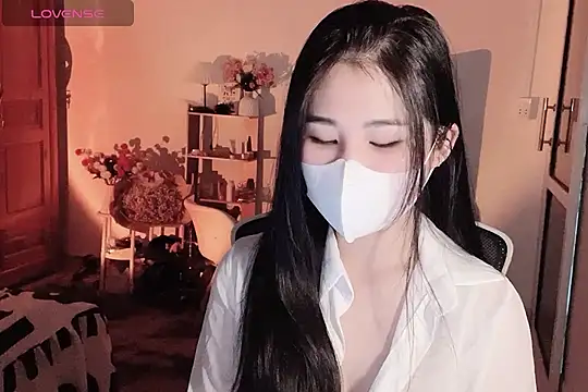 Snapshot of ___Daisy___ chatting on October 8, 2025, 7:33 pm Daisy online show from October 8, 2025, 7:33 pm