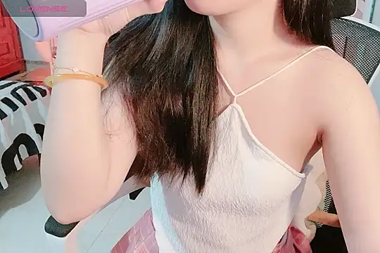 Snapshot of ___Daisy___ chatting on October 12, 2025, 2:43 am Daisy online show from October 12, 2025, 2:43 am