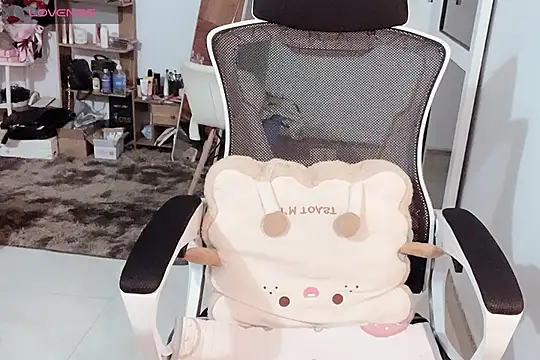 Snapshot of ___Daisy___ chatting on November 15, 2025, 7:16 am Daisy online show from November 15, 2025, 7:16 am