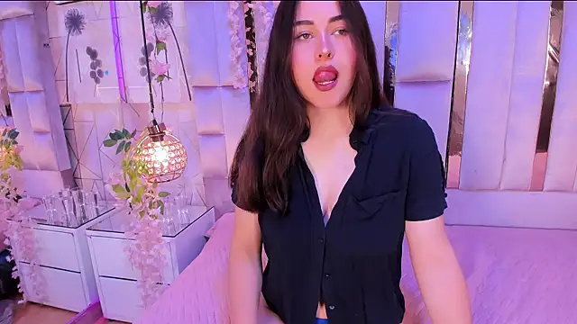 HannaCollins  online show from September 23, 2025, 1:47 pm