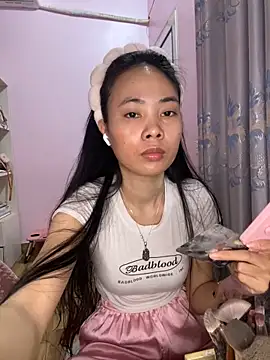 Snapshot of Dau-Tayy chatting on December 1, 2025, 9:36 am Dau-Tayy online show from December 1, 2025, 9:36 am